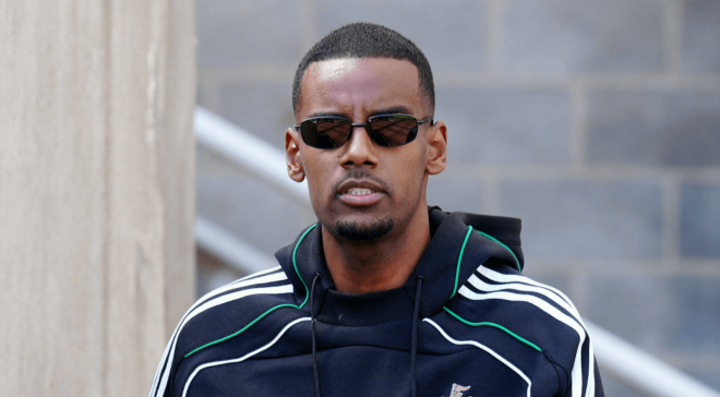 Alexander Isak con ropa de paseo. (Foto: Cordon Press)