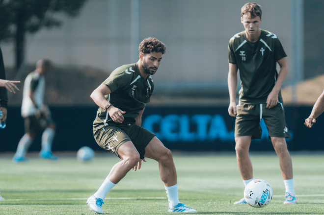 Javi Rueda con Swedberg en Afouteza (Foto: Celta).