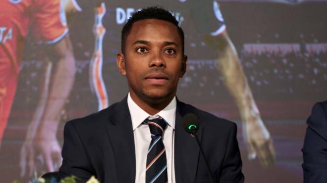 Robinho en una rueda de prensa (Cordon Press)