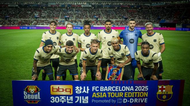 Los jugadores del FC Barcelona, ante el Seoul (Foto: FC Barcelona)