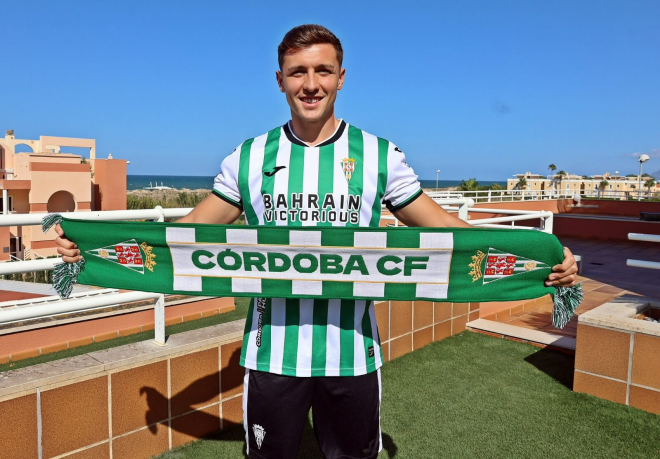 Alberto del Moral pasa las pruebas médicas. (Foto: Córdoba CF)
