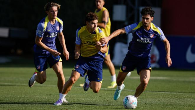 El Atlético de Madrid entrena en Majadahonda ('X' @Atleti)