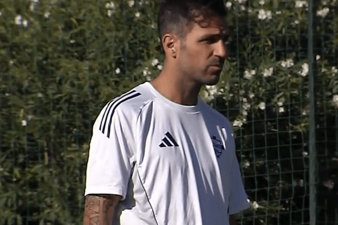 Fábregas durante un entrenamiento con el Como (Foto: ElDesamrque)