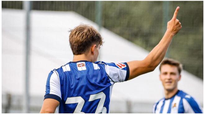Iñaki Rupérez celebrando su gol con la Real Sociedad. (@RealSociedad)