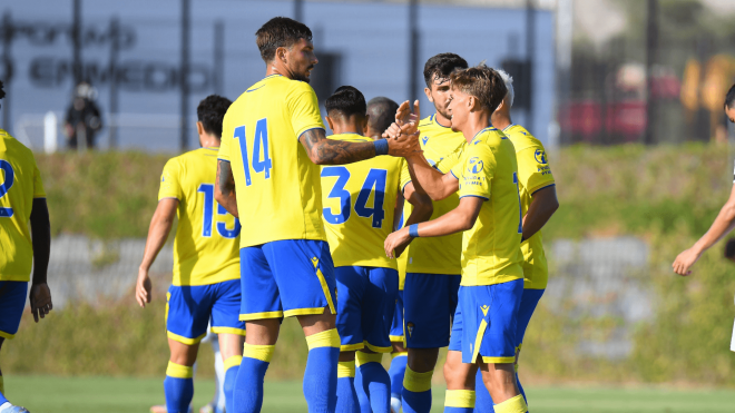 Los jugadores del Cádiz CF celebran un gol en pretemporada (Foto: CCF).
