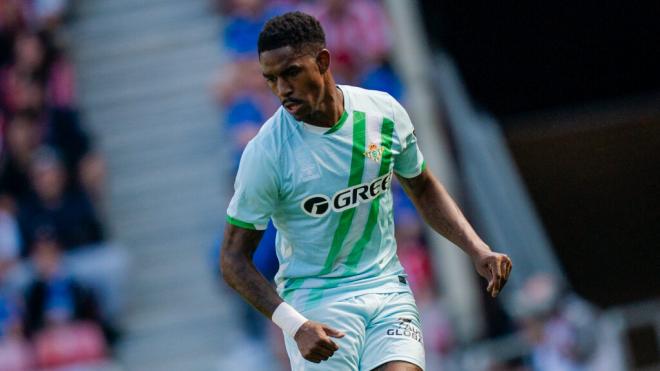 Junior Firpo, ante el Sunderland (Foto: RBB).