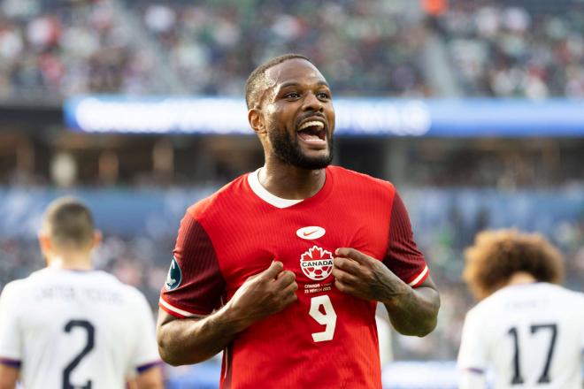 Cyle Larin, en un partido con Canadá (Foto: Cordon Press).