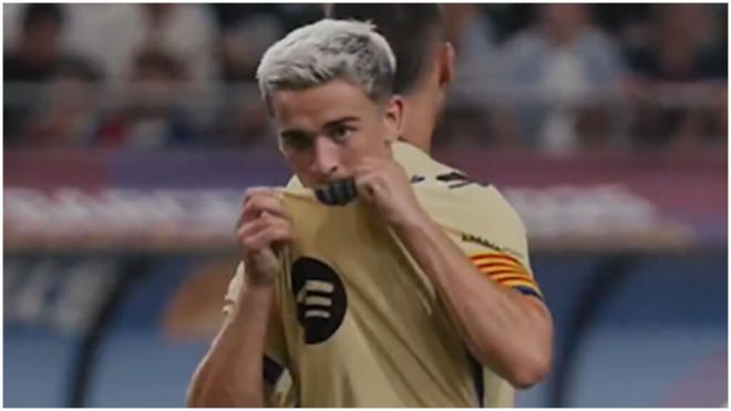 Gavi besa la camiseta en uno de los goles con el Barcelona en la Gira Asiática (FCB X).
