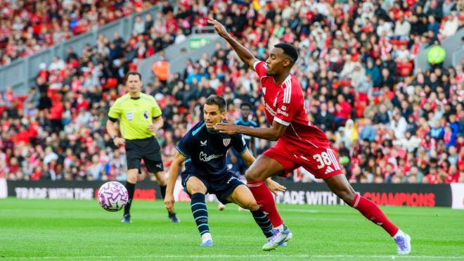 Iñigo Ruiz de Galarreta, en el amistoso de pretemporada jugado ante el Liverpool en Anfield (Foto: Athletic Club).