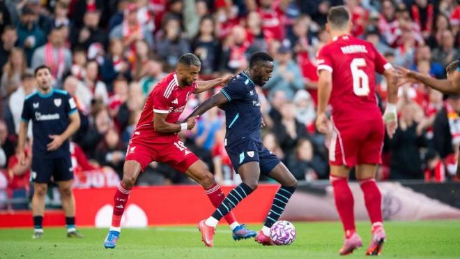 Iñaki Williams, en pretemporada ante el Liverpool en Anfield (Foto: Athletic Club).