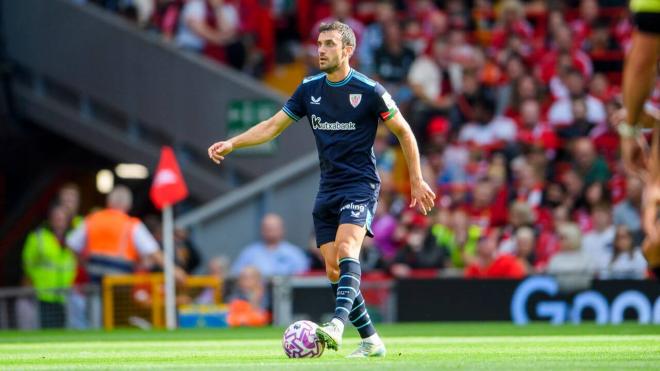 Iñigo Lekue, central en pretemporada ante el Liverpool en Anfield (Foto: Athletic Club).
