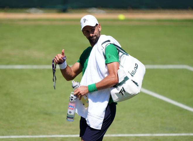Novak Djokovic, tras un entrenamiento (Foto: Cordon Press).