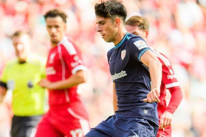 Alex Rego, en pretemporada ante el Liverpool en Anfield (Foto: Athletic Club).