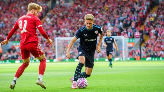 Nico Serrano, en pretemporada ante el Liverpool en Anfield (Foto: Athletic Club).