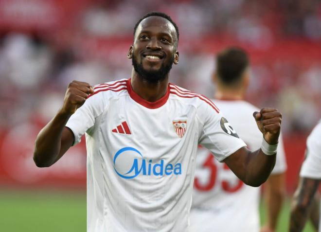 Lukebakio celebra su gol en el Trofeo Antonio Puerta (Foto: Kiko Hurtado).