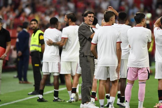 Juanlu, sobre el terreno de juego, tras el XIV Trofeo Antonio Puerta (Foto: Kiko Hurtado).