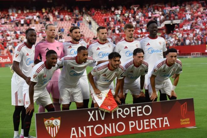 El once del Sevilla en el Trofeo Antonio Puerta (Foto: Kiko Hurtado).
