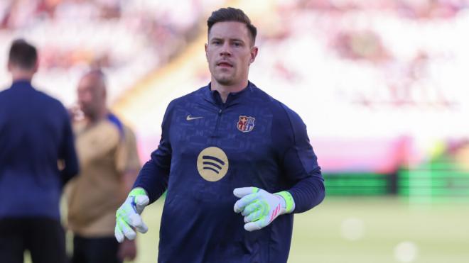 Ter Stegen calentando con el Barcelona (Europa Press)