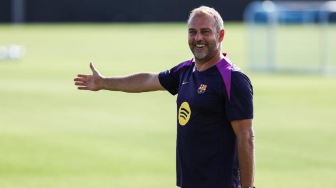 Hansi Flick en un entrenamiento con el Barça (Cordon Press)