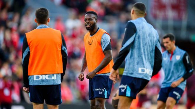 El capitán Iñaki Williams pide garra al equipo antes de un partido de la pretemporada (Foto: Athletic Club).