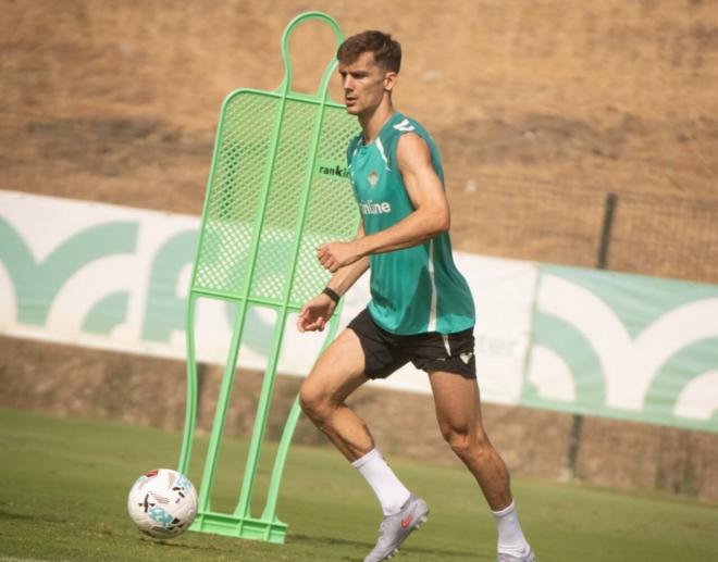 Diego Llorente, entrenando con el Betis en Marbella (Foto: RBB)