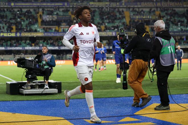 Buba Sangare antes de un encuentro con la AS Roma. (Foto: Cordon Press)