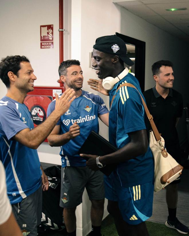 Assane Diao se reencontró con sus excompañeros (Foto: RBB)