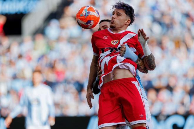 Andriu Ratiu, en un partido con el Rayo (Foto: Cordon Press).