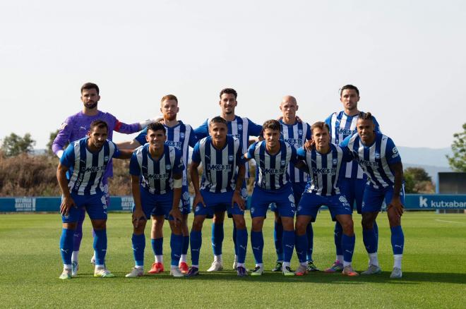Alineación del Deportivo Alavés en un amistoso de pretemporada (Foto DA).