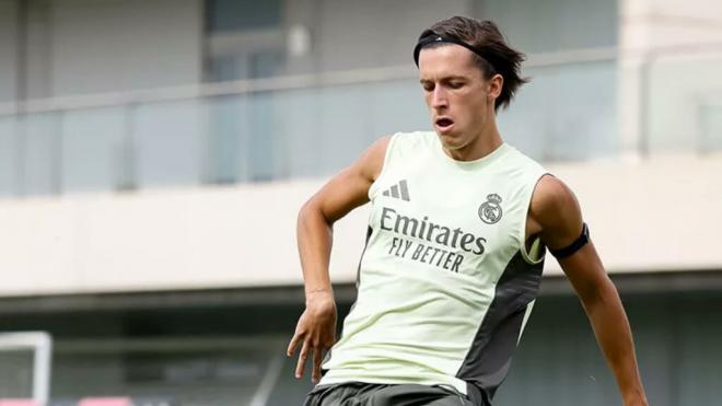 Álvaro Carreras durante un entrenamiento del Real Madrid (Fuente: RM)