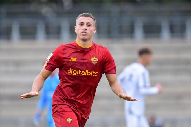 Jan Oliveras con la AS Roma (Foto: @janoliveras14).