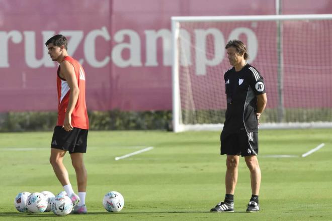 Juanlu Sánchez y Matías Almeyda, en la sesión del viernes (Foto: Kiko Hurtado).