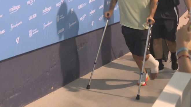 Isco Alarcón, abandonando La Rosaleda.