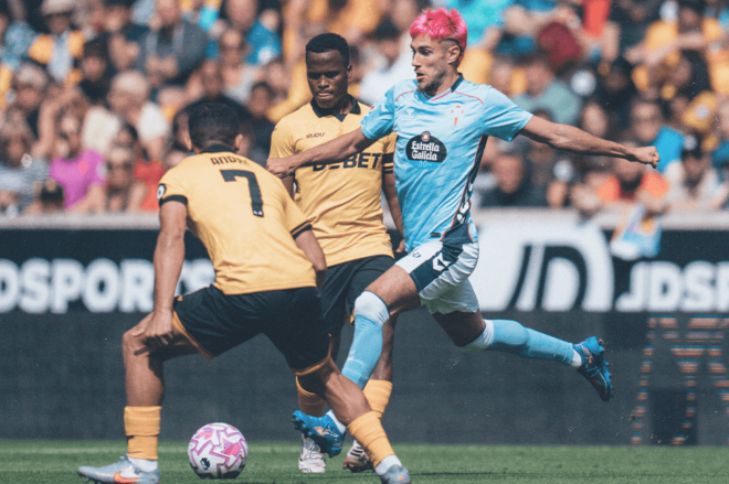 Óscar Mingueza ante los Wolves (Foto: Celta).