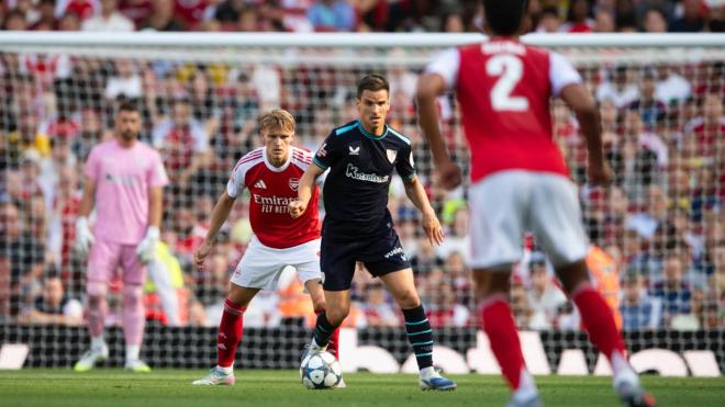 Iñigo Ruiz de Galarreta en pretemporada ante el Arsenal en el Emirates (Foto: Athletic Club).