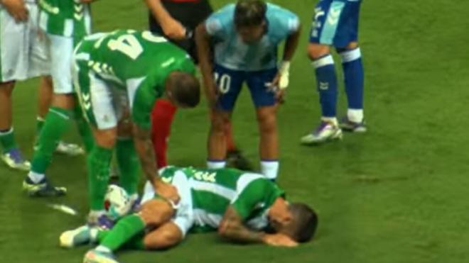 Isco Alarcón, doliéndose tras la entrada.