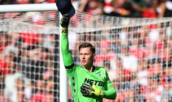 Dean Henderson celebra la victoria del Crystal Palace ante el Liverpool (Foto: @CPFC).