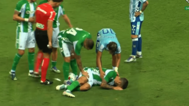David Larrubia pide perdón a Isco Alarcón tras la entrada.