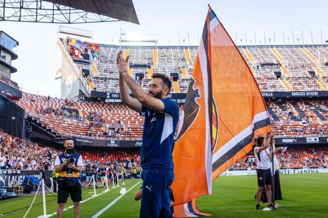Carlos Corberán en Mestalla (Foto: Valencia CF)