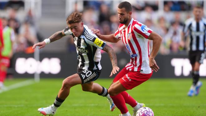 Hancko en el choque contra el Newcastle (Fuente: Cordon Press)