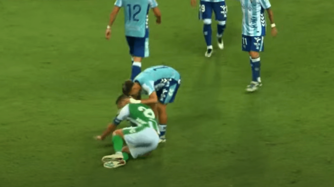 David Larrubia pide perdón a Isco Alarcón tras la entrada.