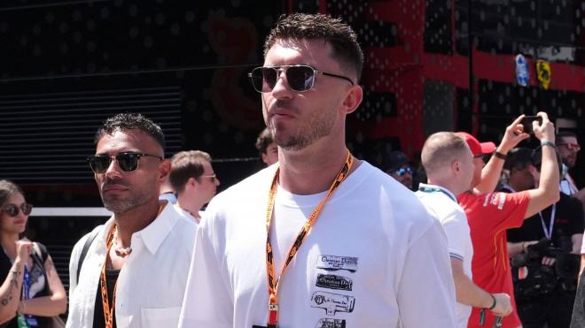 Aymeric Laporte, en el paddock de Red Bull durante el Gran Premio de Barcelona (Foto: CordonPress).