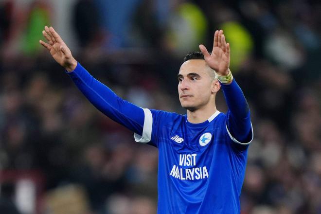 Amwar El Ghazi se despide de los aficionados del Cardiff City (Foto: Cordon Press).
