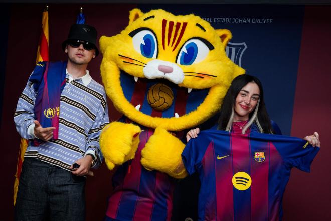 Bizarrap, Cat y Nicki Nicole posan en el Gamper (Foto: FC Barcelona).