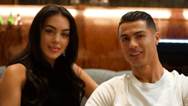 Cristiano Ronaldo y Georgina Rodríguez posando (@georginagio)
