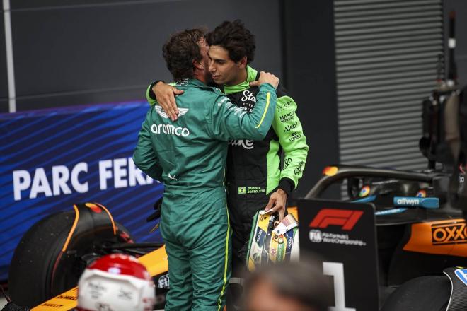 Fernando Alonso y Gabriel Bortoleto después del GP en Spa (Europa Press)