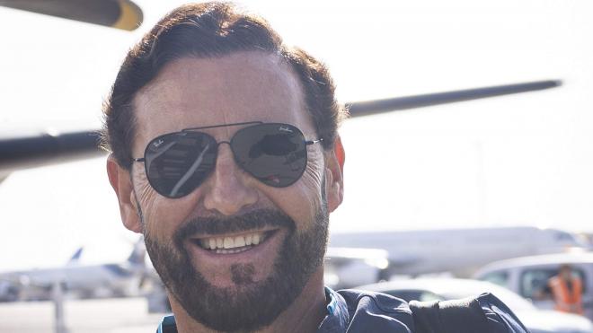 José Bordalás sonríe durante un viaje (Foto: Getafe CF).