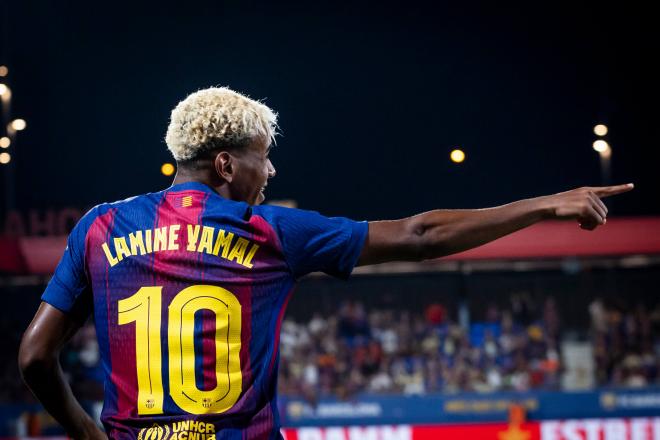 Lamine Yamal celebra uno de sus goles en el Barcelona-Como del Gamper (Foto: FCB).
