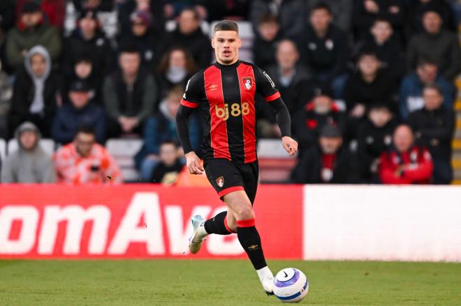 Milos Kerkez, en un partido aún con el Bournemouth (Foto: Cordon Press).