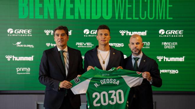 Nelson Deossa, durante su presentación con el Betis (Foto: RBB).